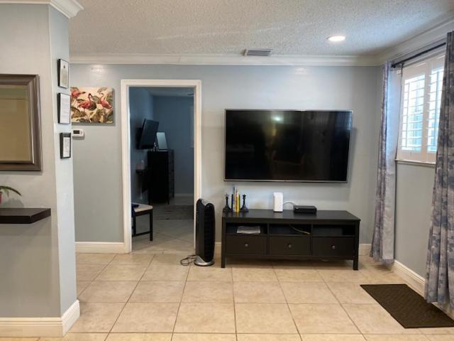 Modern 2/1 Apt Near Midtown And Beaches Miami Zewnętrze zdjęcie